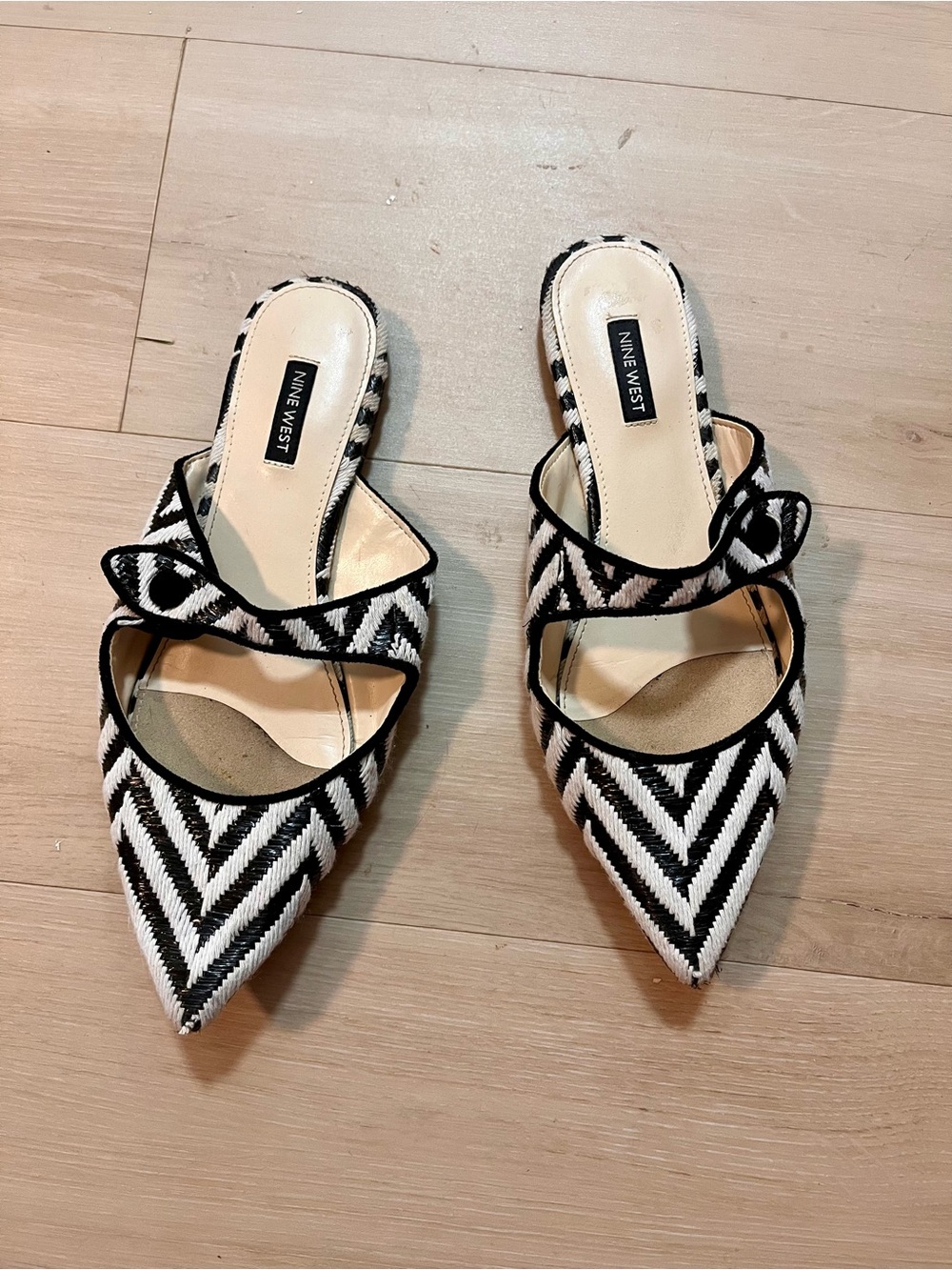 Nine West Women's Black & White Pointed Mule Slides Size 9W